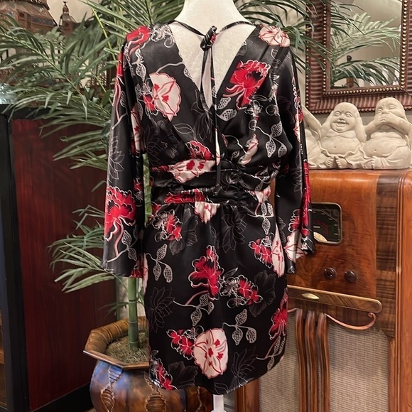 Ricki’s sz 10 black/red/gold floral pattern & styling reminiscent of kimono - Picture 4 of 12